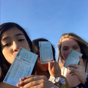 Meet your Posher, Casandra